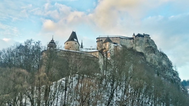 Výhľad na Oravský hrad od rieky Orava